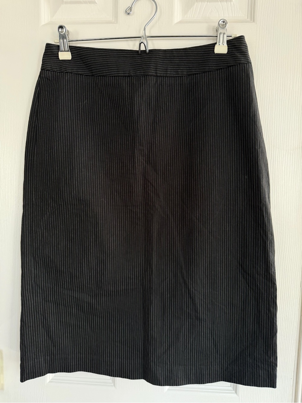 Gap stretch Classic Black Pinstripe Pencil Skirt work office career size 6 knee